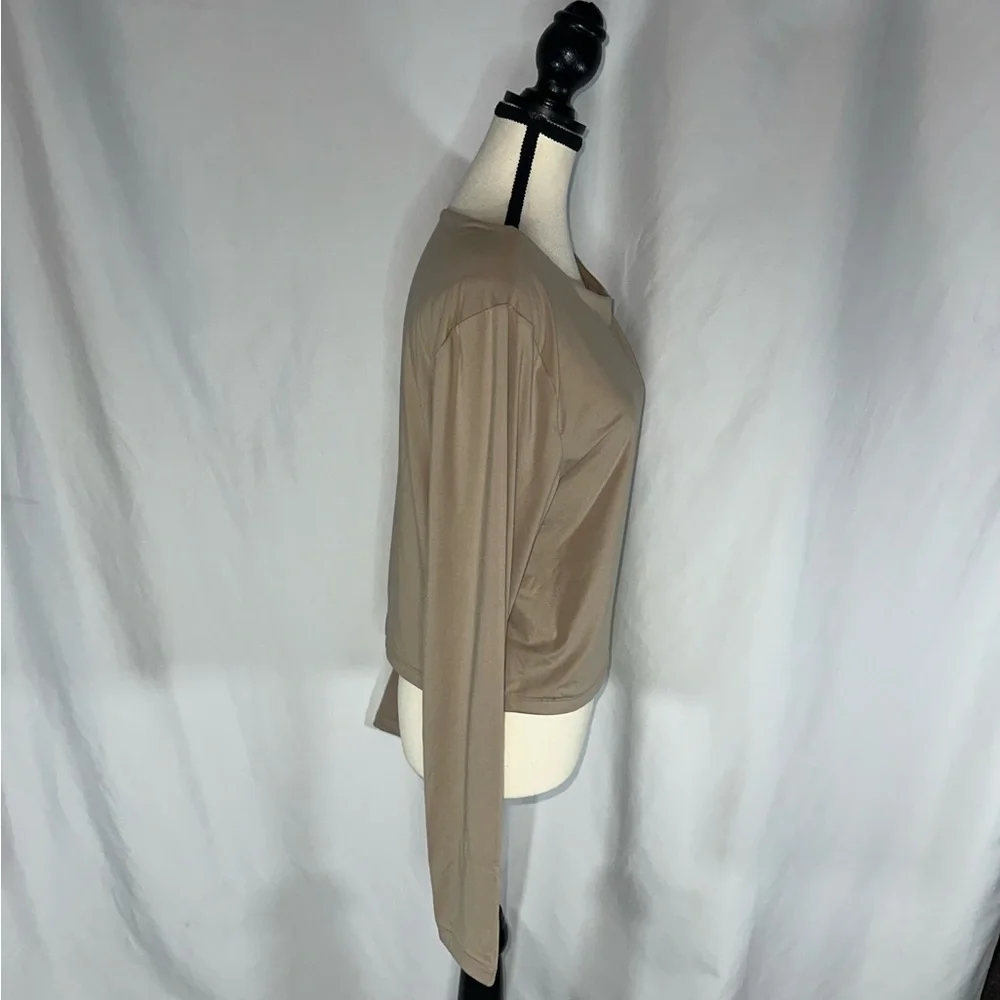 Reoria Long Sleeve Cropped Top in Nude Size XXL - Picture 6 of 9